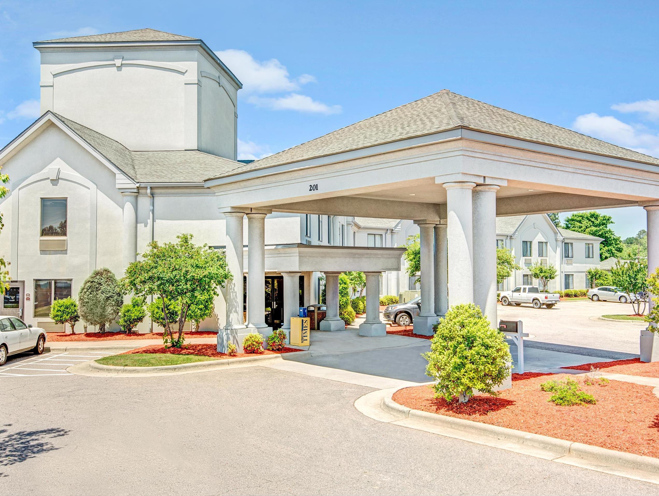Days Inn by Wyndham Louisburg Exterior foto