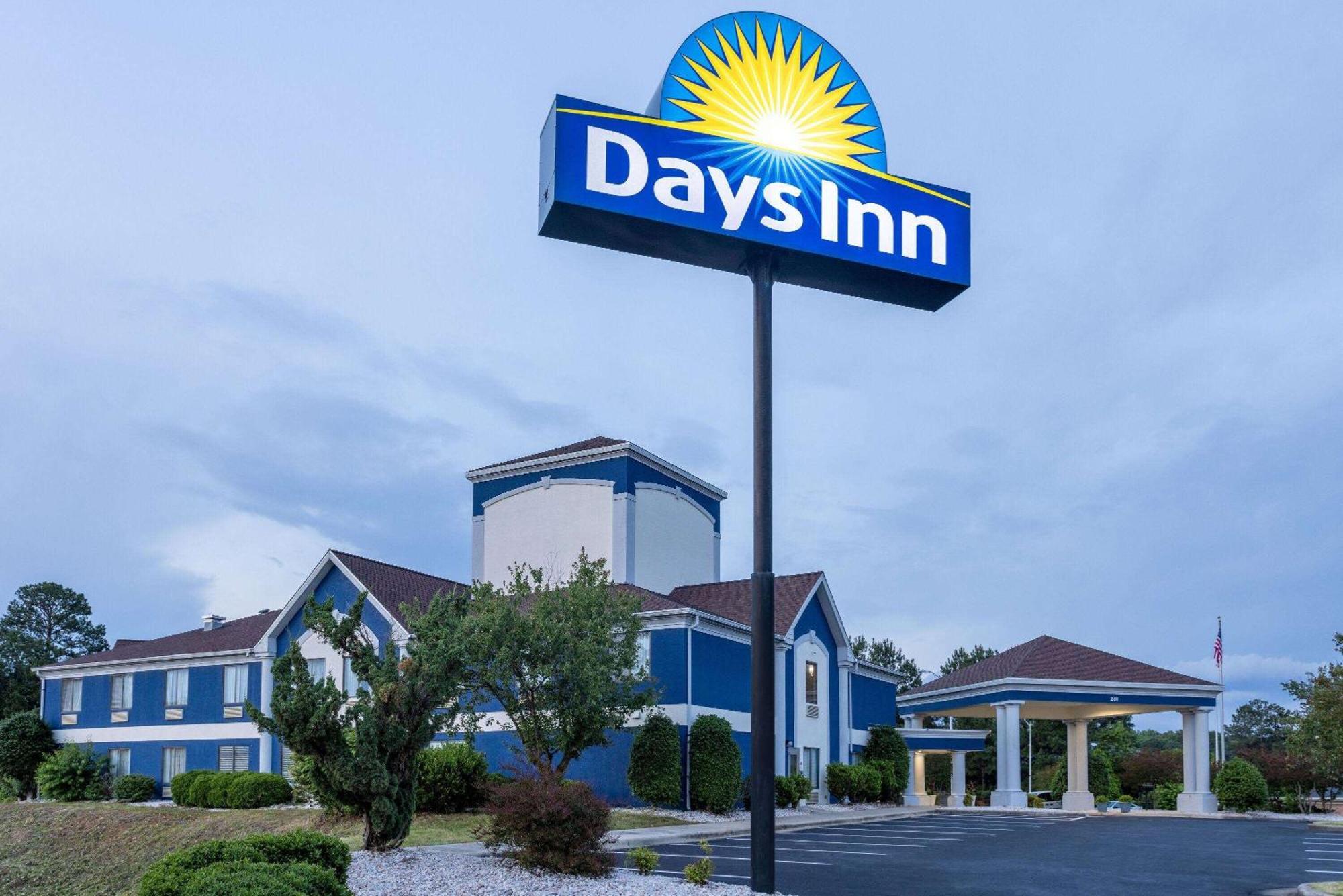 Days Inn by Wyndham Louisburg Exterior foto