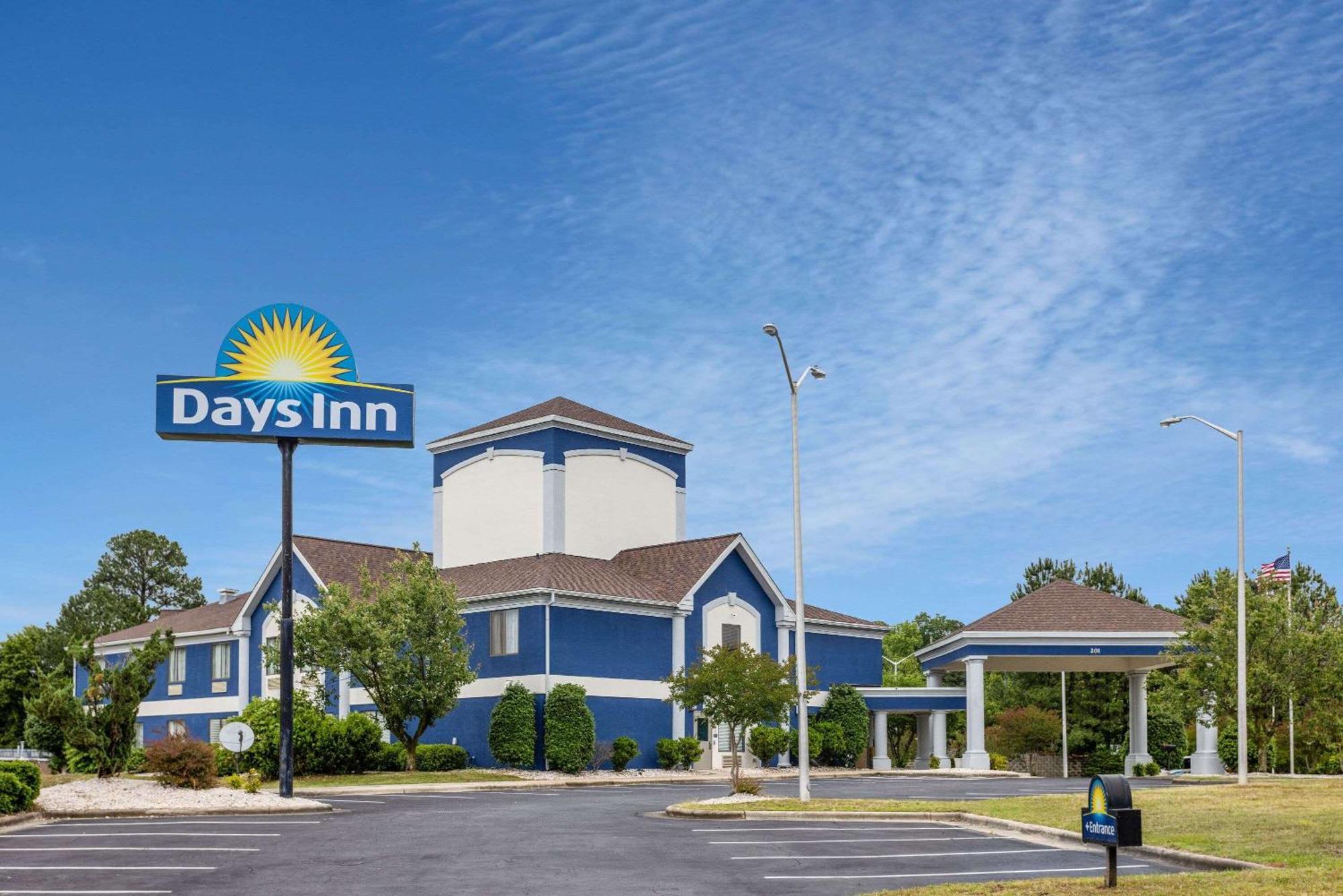 Days Inn by Wyndham Louisburg Exterior foto